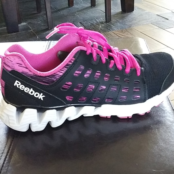 Youth Reeboks - Picture 4 of 4